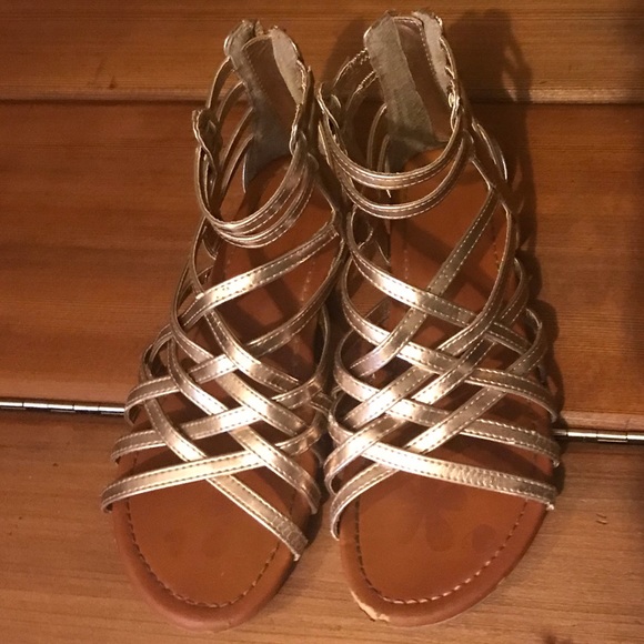 Girl’s gold sandals - Picture 3 of 5